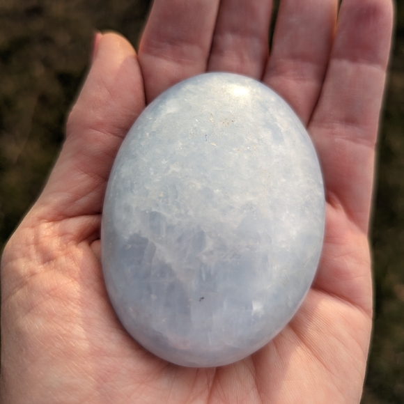 Blue Calcite Palm Stone - Picture 4 of 5